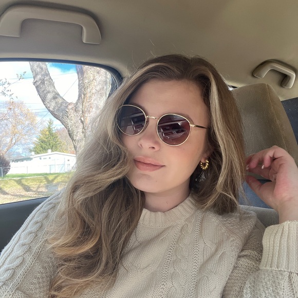 Meet your seller ✨🌸💕 - Picture 2 of 5